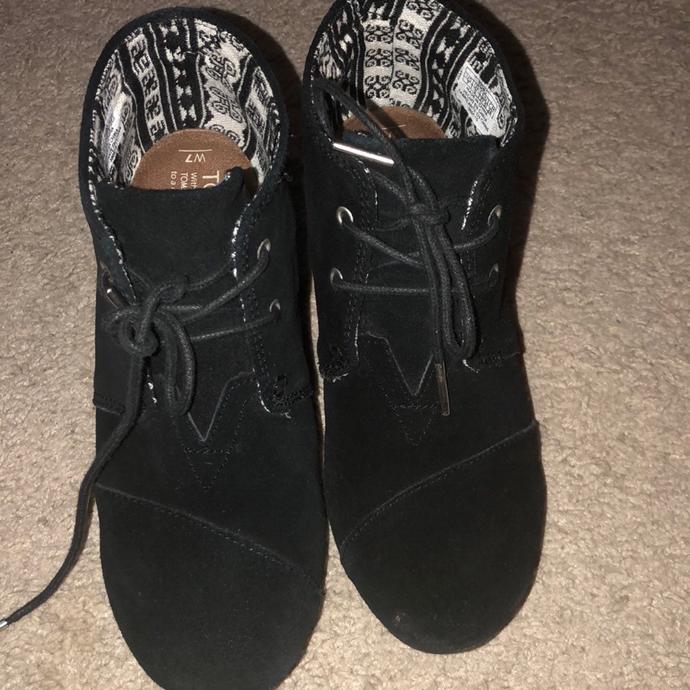 All black Toms!